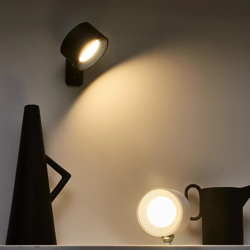 Les lumières EasyStick affichées dans des positions murales et de table