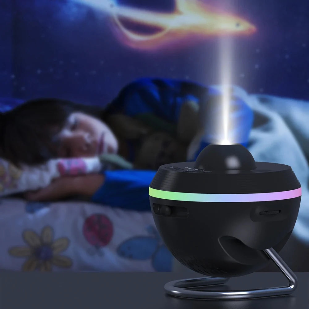 PRO schijfprojector naast een bed met een geïllustreerde ruimteprojectie