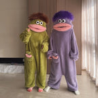Combinaisons monstres verte et violette portées ensemble ; chaque combinaison vendue séparément