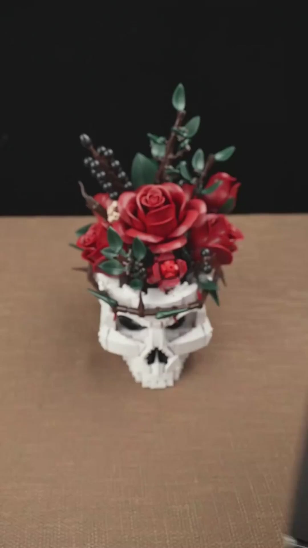 Gothic Skull Roses Bouquet Building Block Set — product video