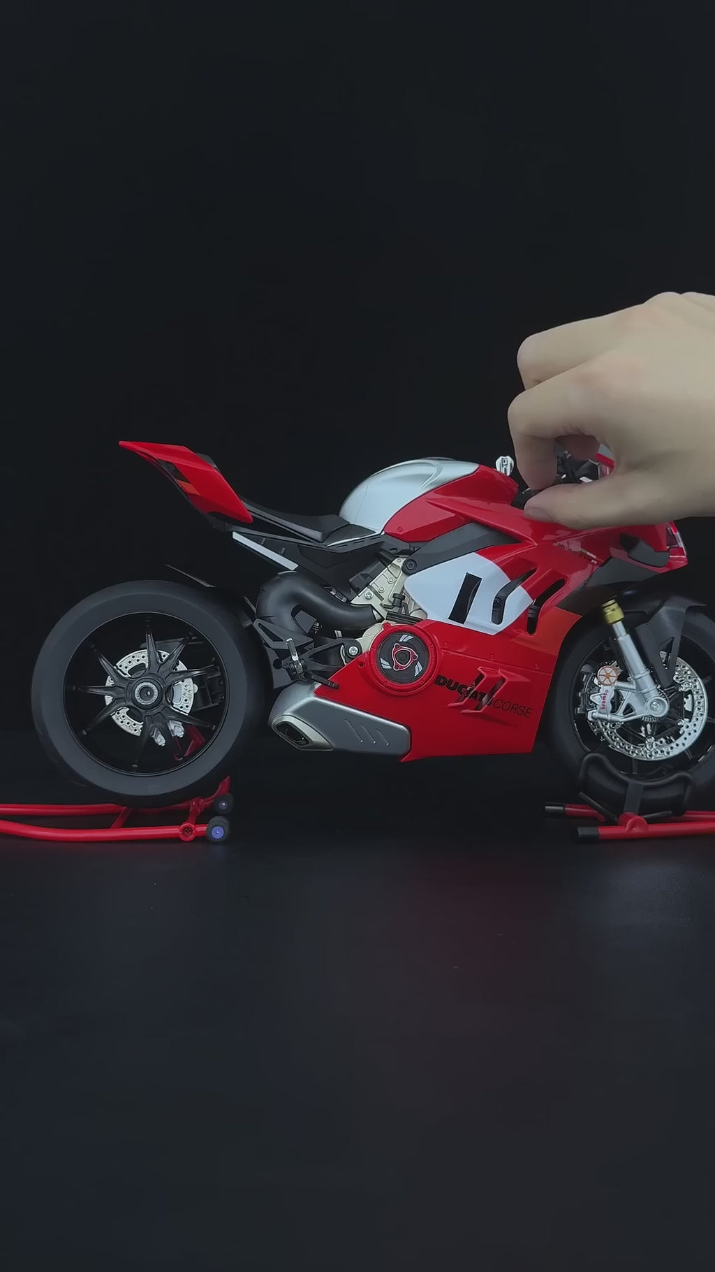 1:6 Ducati Panigale V4R Diecast Alloy Model — product video
