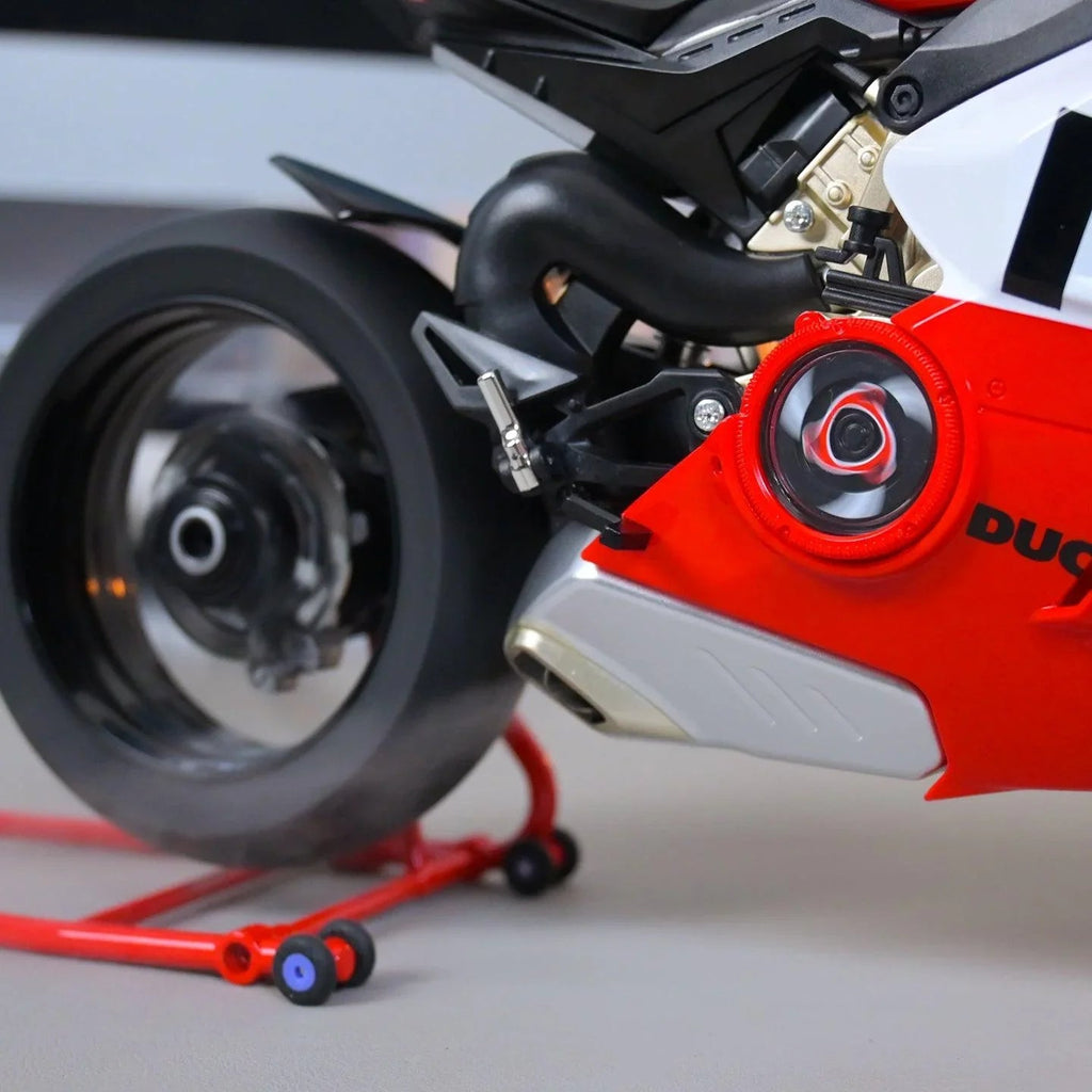 1:6 Ducati Panigale V4R Diecast Alloy Model