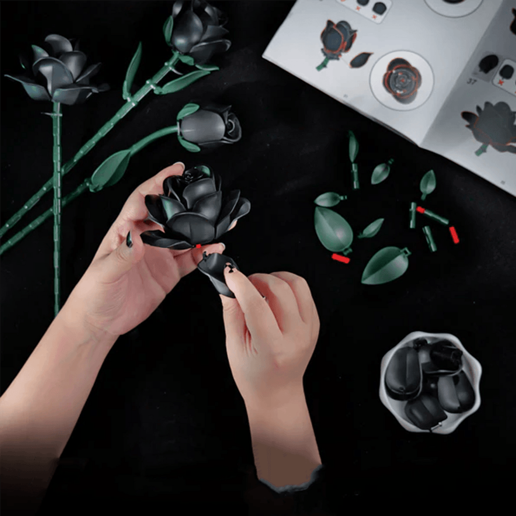 Eternal Black Rose Bouquet Building Blocks