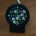 Round flight display showing aircraft labels
